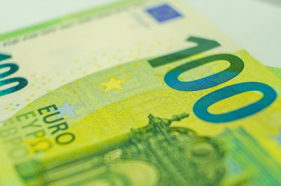 100-eurová bankovka
